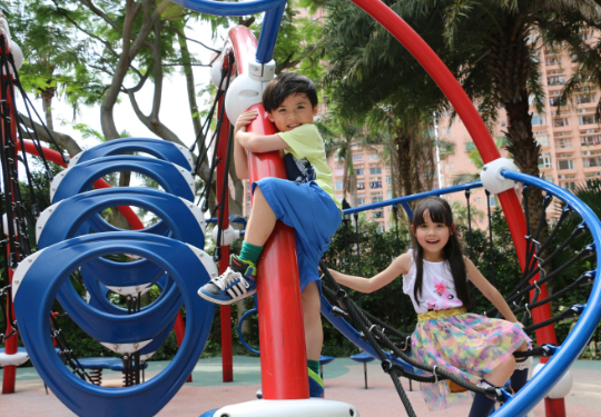 kids outdoor play equipment