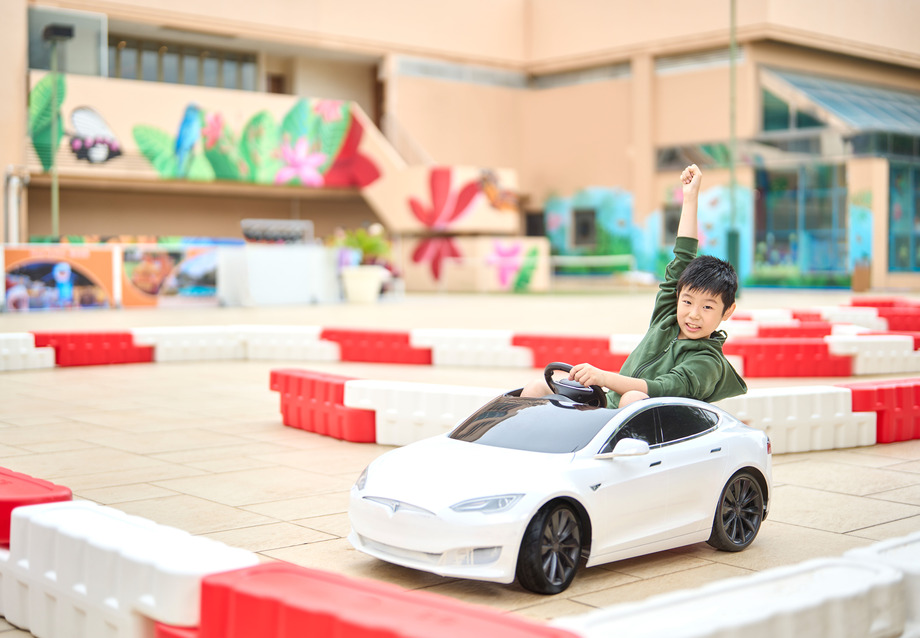  Tesla「儿童户外驾驶乐」