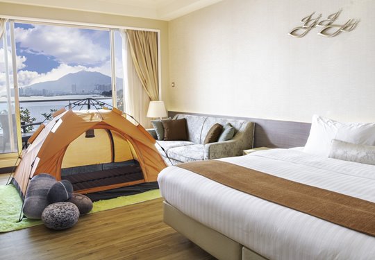 Glamping Getaway Themed Room​