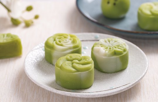 椰香豆蓉斑兰冰皮月饼工作坊