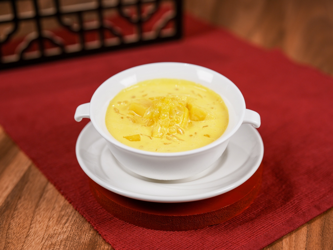 Sweetened Sago Cream with Mango and Pomelo